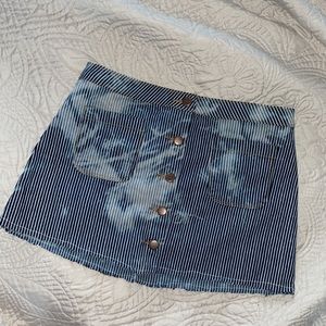 ✨Upcycled ✨Twisted J mini skirt